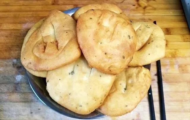 餛飩、刀削面、面條、肉夾饃、餡餅、發(fā)面油餅的和面方法及配方